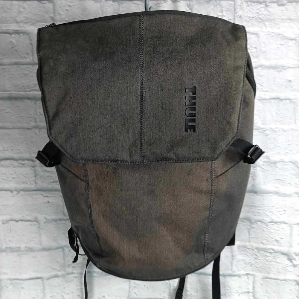 Thule Enroute Backpack Grey Exterior Green Interior  Multiple Compartments S11
